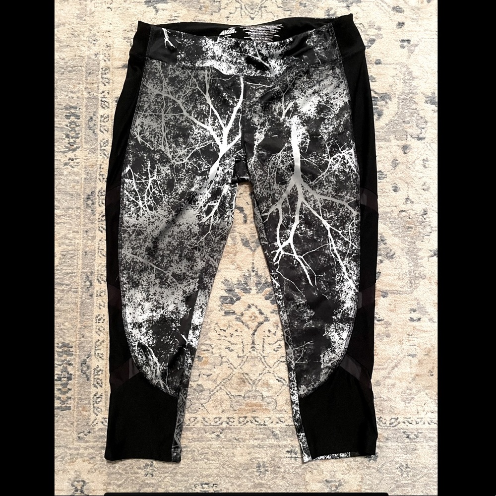 Avia branching pattern leggings